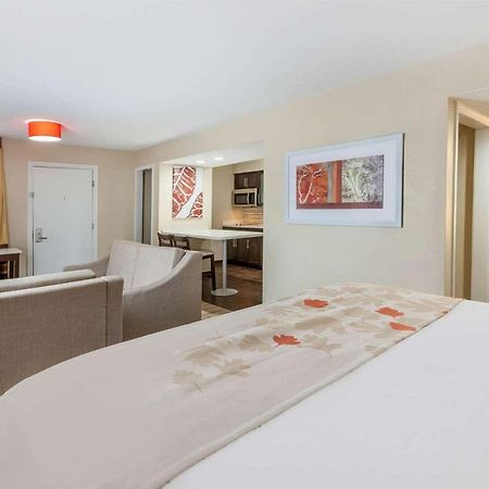Hawthorn Suites By Wyndham Detroit Саутфилд Экстерьер фото