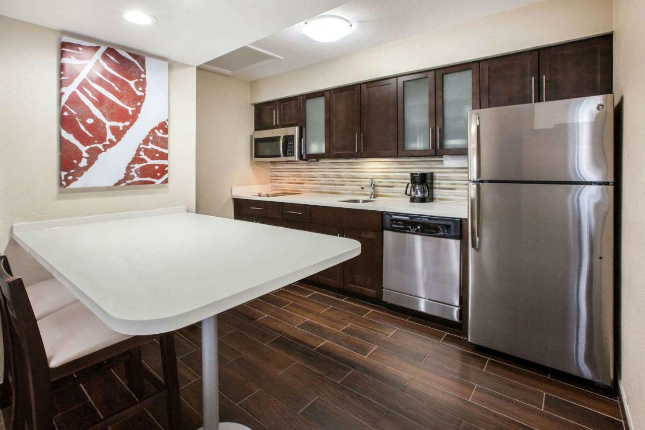Hawthorn Suites By Wyndham Detroit Саутфилд Экстерьер фото