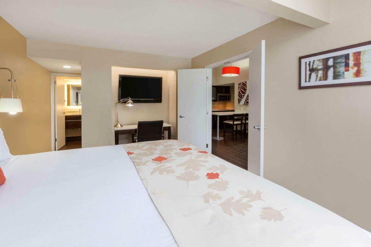 Hawthorn Suites By Wyndham Detroit Саутфилд Экстерьер фото